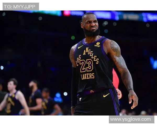 詹姆斯领导湖人队在榜首迎来胜利